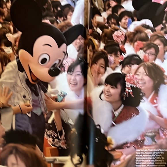 Life Magatine, Walt Disney Edition, Mickey Mouse at 90.. - Picture 8 of 13